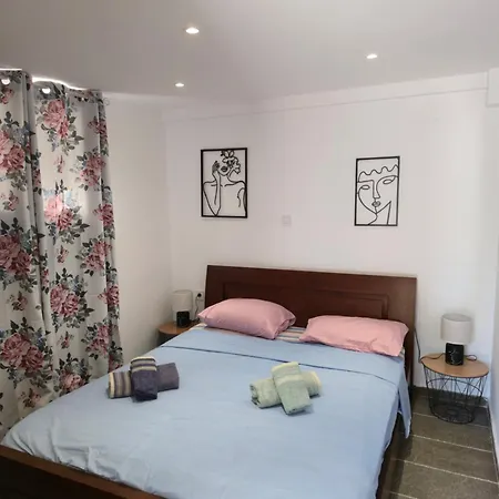 بيت للعطل Silia's House Near The لامبي