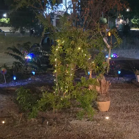 Silia's House Near The بيت للعطل لامبي